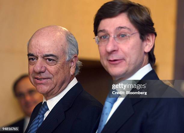 Francisco Gonzalez, left, chairman Banco Bilbao Vizcaya Argentaria SA and Jose Ignacio Goirigolzarri vice president, are seen during a press...