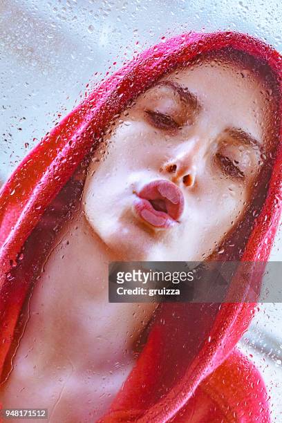 rain kisses - damp lips stock pictures, royalty-free photos & images