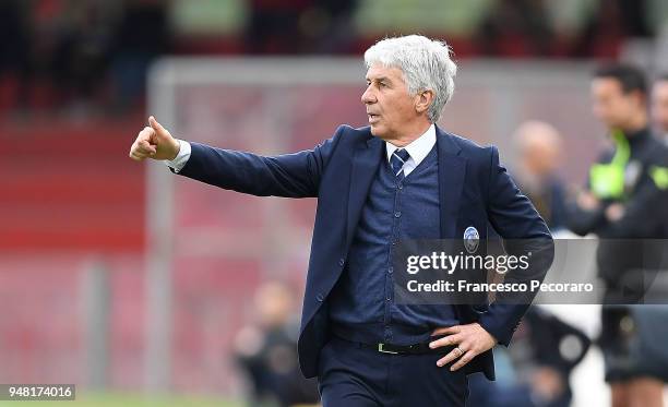 Coach of Atalanta BC Gian Piero Gasperini gestures during the serie A match between Benevento Calcio and Atalanta BC at Stadio Ciro Vigorito on April...