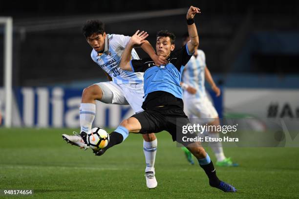 Eduardo of Kawasaki Frontale and Oh Sehun of Ulsan Hyundai compete for the ball during the AFC Champions League Group F match between Kawasaki...