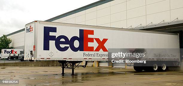 Semitrailer is loaded at a FedEx distribution center in the Chicago suburb of Hillside, Illinois onThursday, June 10, 2004. FedEx Corp., the world's...