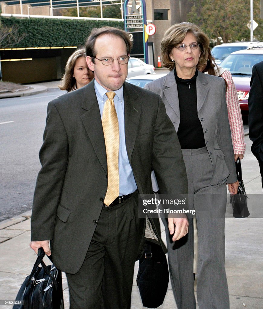 Evelyn Irvin-Plunkett, right, arrives at the Federal Courtho
