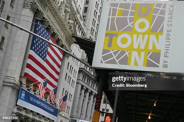 New residential developments in downtown Manhattan are advertised with banners at 15 Broad Street on Sunday, March 19, 2006 in New York. The New York...