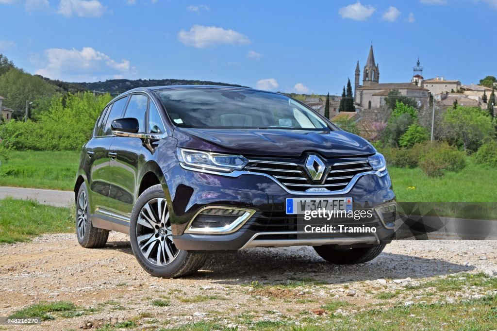 Espace - minivan with SUV/crossover features from Renault