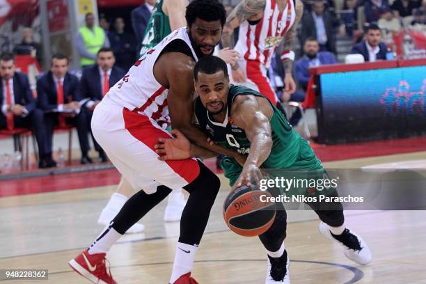 Hollis Thompson, #34 of Olympiacos Piraeus competes with Brandon Davies, #0 of Zalgiris Kaunas during the Turkish Airlines Euroleague Play Offs Game...