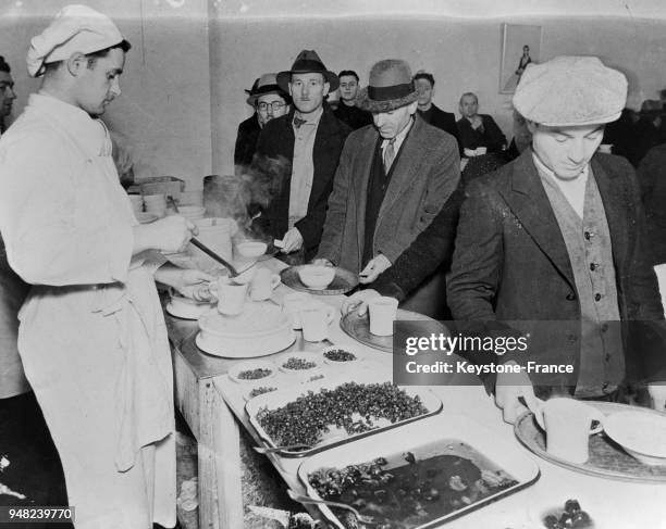 Repas pour les chômeurs à New York City, Etats-Unis en 1934.