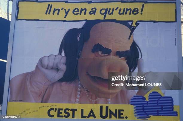 La marionnette de Georges Marchais sur une affiche publicitaire de TF1 pour l'émission télévisée 'Cocoricocoboy' le 3 janvier 1987 à Paris, France.