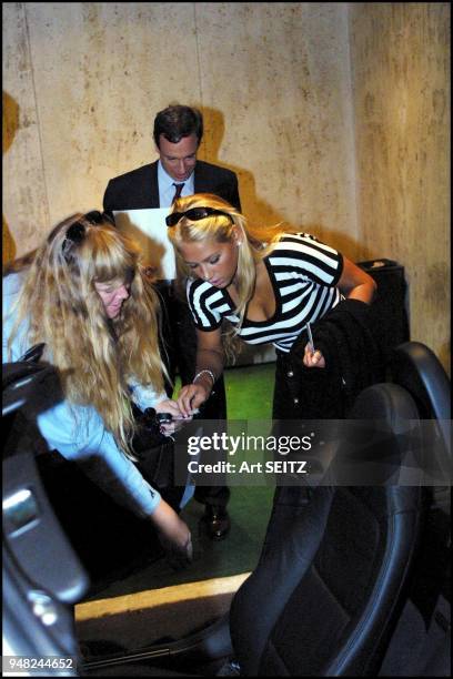 Flushing Meadow, NY 06/09/01 Anna Kournikova signing the interior of a Z-3 BMW for Lycos Promotion winner Kelly Mayer, Ofallon.