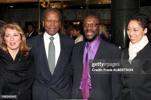 Sidney Portier, Isaac Hayes and wives arrive at The Color Purple opening night in New York. Dec I, 2005 Photo by Frank Albertson/Gamma.