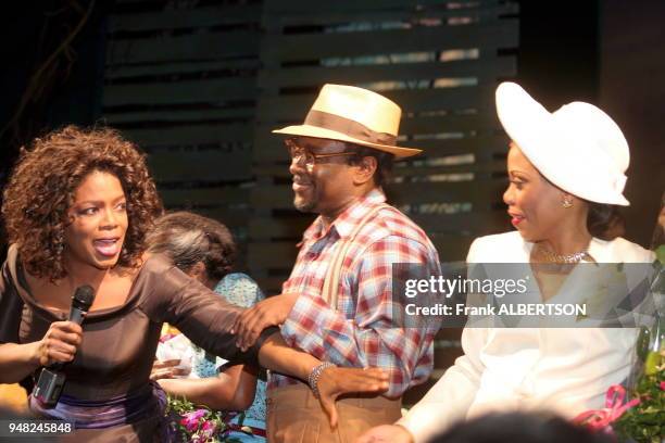 Oprah Winfrey and the cast curtain call of The Color Purple. In New York. Dec 1, 2005 Frank Albertson Photo by Frank Albertson/Gamma.