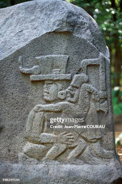 View of an OLMEC altar, altar, from the left side, at the archaeological site La Venta, in the state of Tabasco, Mexico. This altar dates from the...