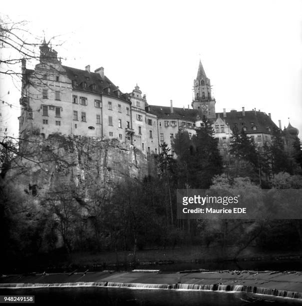 Une vue générale du château des Hohenzollern à Sigmaringen en Allemagne, en avril 1945 - C'est là que s'est installé ce qu'il restait du gouvernement...