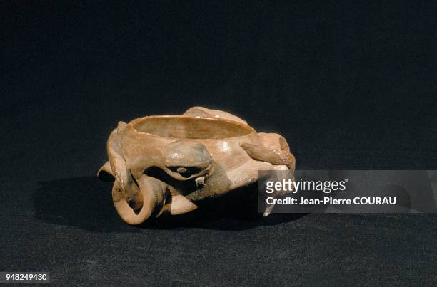 Serpent en céramique, Zaculeu, Hautes-Terres du Guatemala, datant du protoclassique , est conservé au Musée National de Guatemala Ciudad. Ce...