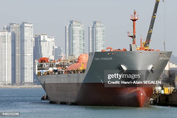 PAYSAGE URBAIN DANS LA VILLE DE PUSAN EN COREE DU SUD CHANTIER NAVAL D IGIDAE, DANS LE QUARTIER DE NAM GU.