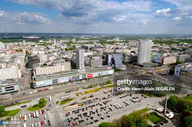 Vue vers l'est de la terrasse panoramique du Palais de la Culture et de la Science. Carrefour Rondo Dmowskiego, sur l'avenue Marszalkowska.