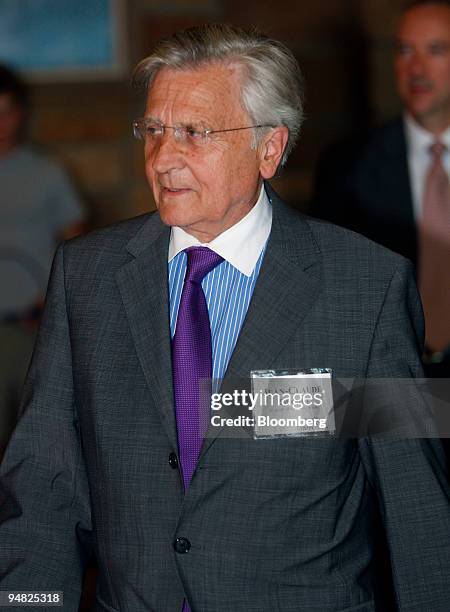 Jean-Claude Trichet, president of the European Central Bank, arrives to the opening reception and dinner to start the Federal Reserve Bank of Kansas...