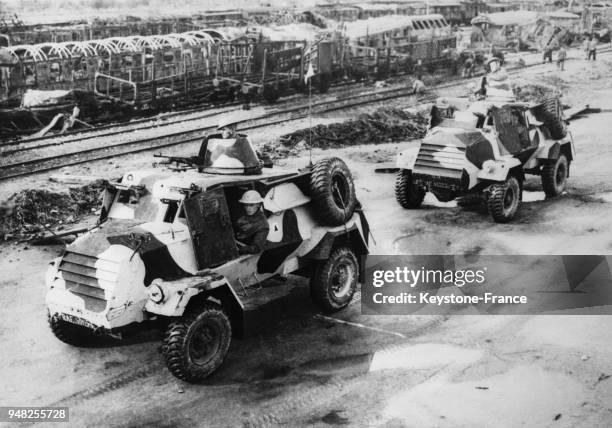 Voitures de la RAF patrouillant près de Salonique, Grèce en 1945.