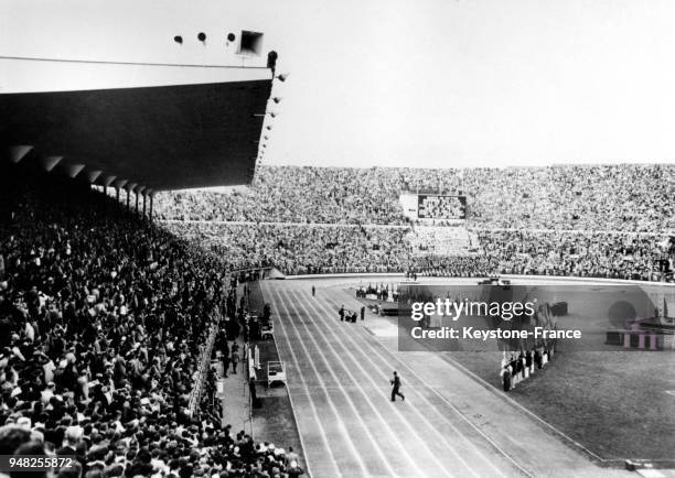 Cérémonie de clôture des Jeux Olympiques dans le stade le 5 août 1952 à Helsinki, Finlande.