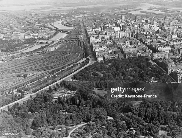 Les jardins de Fitzroy situés en face de Williamstown, on voit Flinders Street, une gare et les quais de Victoria au fond, à Melbourne, Australie en...