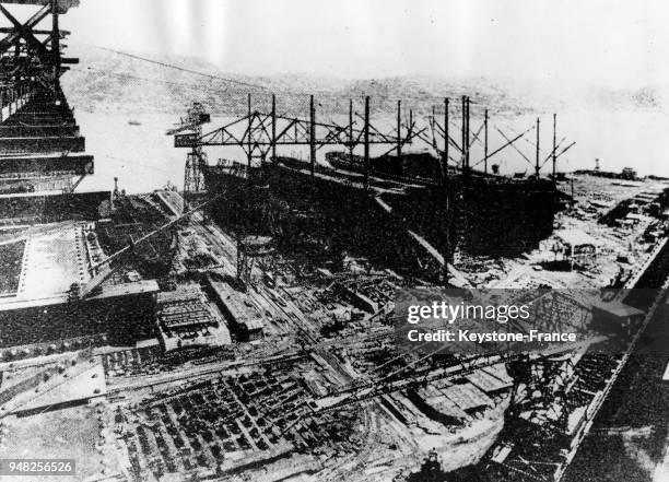 Le chantier naval de Nagasaki détruit après l'explosion de la bombe atomique, à Nagasaki, Japon en août 1945.