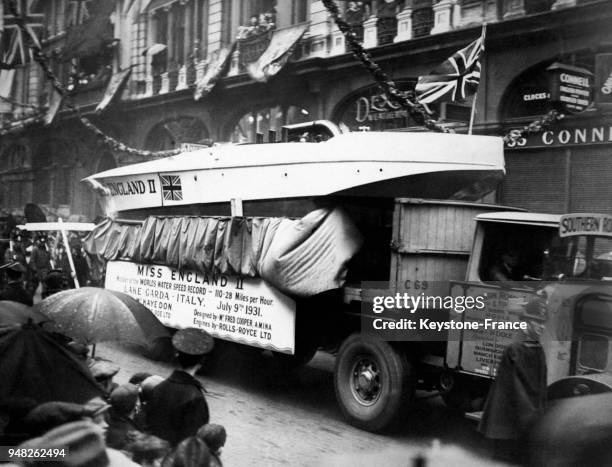 Le bateau à moteur 'Miss England II' sur un camion dans le cortège annuel du 'Lord Mayor's Show', circa 1930 à Londres, Royaume-Uni.