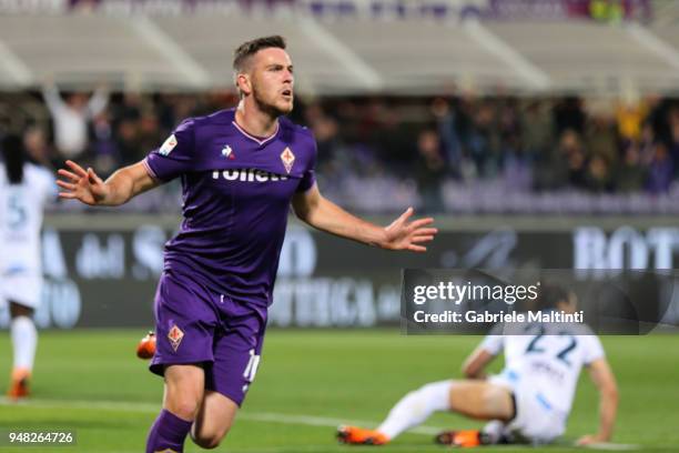 Jordan Veretout of ACF Fiorentina celebrates after scoring a goal during the serie A match between ACF Fiorentina and SS Lazio at Stadio Artemio...