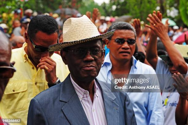 Ex President Albert Zafy arriving at peaceful demonstration at Villa Elisabeth ? house of ex Malagasy president Albert Zafy) against current...