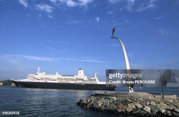 SUEDE, STOCKHOLM, BATEAU DE CROISIERE ET LE NACKA STRAND.