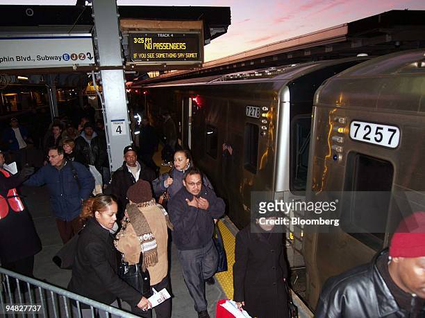 Commuters return from New York City via the Long Island Railroad on December 20 2005, at the Jamaica station on the first day of a system wide city...