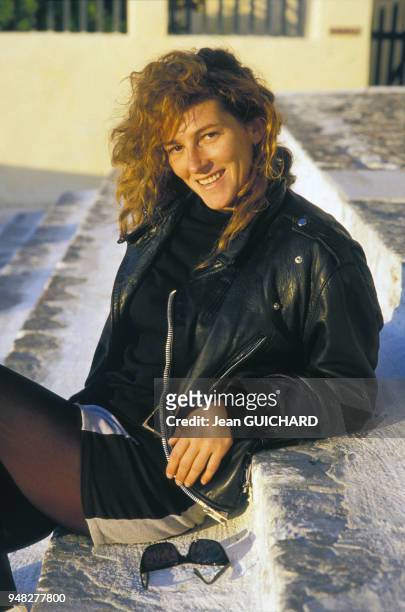 Portrait de la navigatrice Florence Arthaud lors de la 400ème émission télévisée de 'Thalassa' le 9 novembre 1987 à Santorin, Grèce.