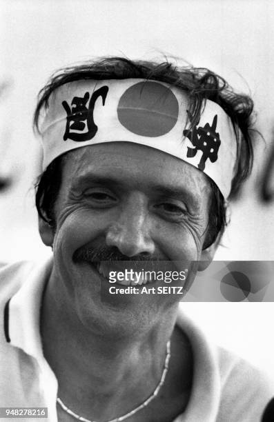 Salvatore Philip Bono dit Sonny Bono participe au Charlton Heston Tennis Classic en mai 1981, Palm Beach, Etats-Unis.