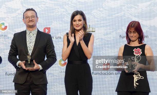 Queen Letizia of Spain attends the SM 'Barco de Vapor' and 'Gran Angular' children and youth literary awards at the Real Casa de Correos on April 18,...