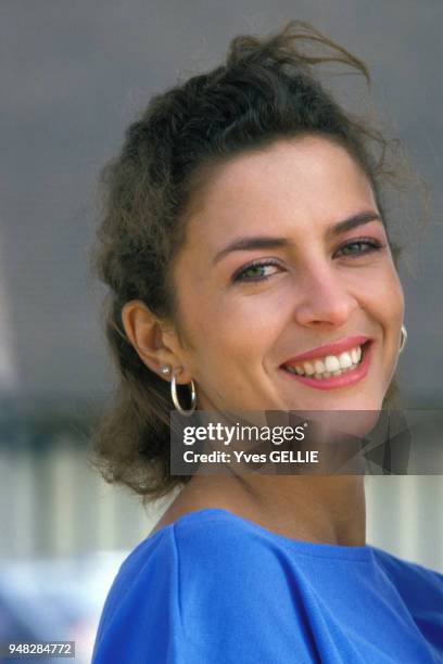 Portrait de Corinne Touzet, actrice, en septembre 1988 à Deauville, France.