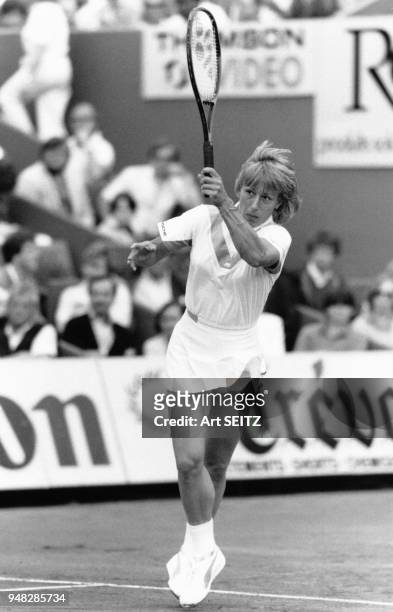 Revers de Martina Navratilova au tournoi de tennis de Roland Garros en 1984 à Paris, France.
