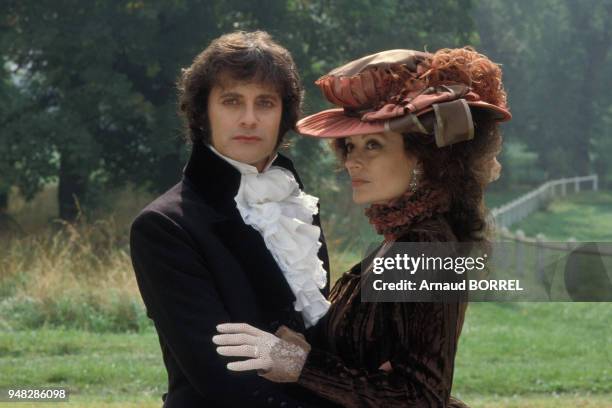 Francis Huster et Anouk Aimée sur le tournage du TV-film 'Mon dernier rêve sera pour vous' de Robert Mazoyer en octobre 1988, France.