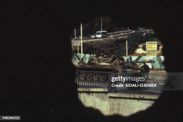 Pillages et incendies lors des émeutes le 6 octobre 1988 à Alger, Algérie.