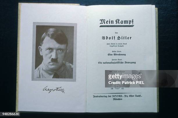Mein Kampf' d'Adolf Hitler en mars 1989 à Braunau, Autriche.