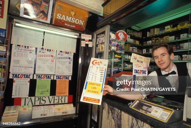 Vente de jeux de la loterie nationale en mars 1989 en France.