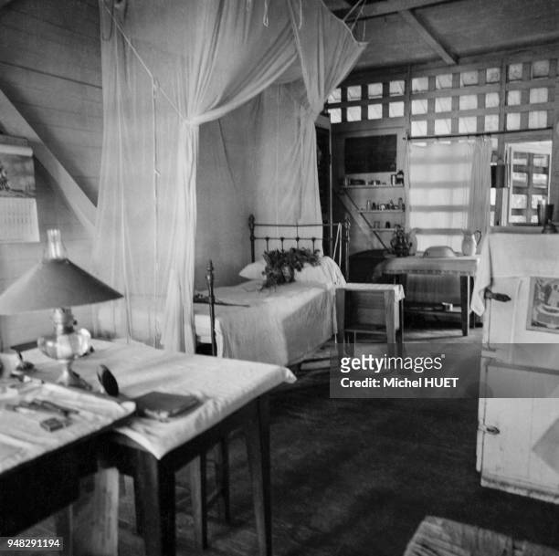 Chambre dans l'hôpital Albert-Schweitzer à Lambaréné, circa 1950, Gabon.