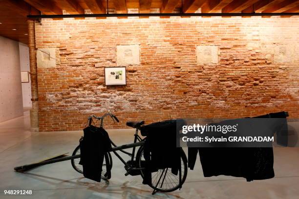 Punta della Dogana Francois Pinault, exposition "slip of the tongue" d'art contemporain pendant la biennale 2015, Venise.