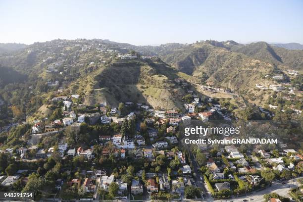 Aerial photography of the Hollywood hills// Etats-Unis, Californie, Ville de Los Angeles, vue aerienne des collines de Hollywood.