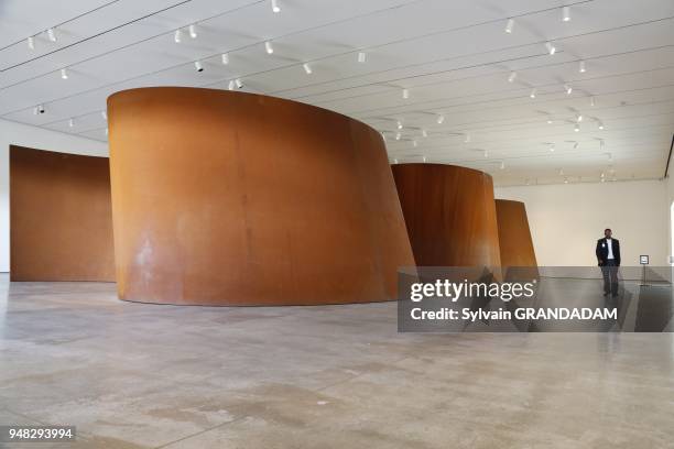 Lacma , huge metal sculptures by Richard Serra // Etats-Unis, Californie, Ville de Los Angeles, Lacma, Musee d'art contemporain et moderne de Los...