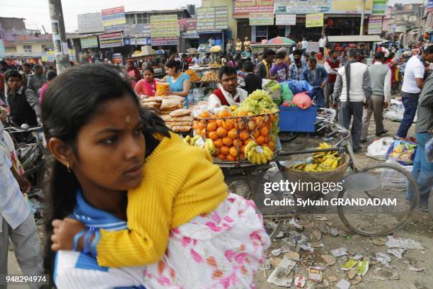 Nepal, City of Kathmandu, crowds of believers in the streets during the march 10th Maha Shivaratri , fruits seller//Nepal, ville de Kathmandou, des...