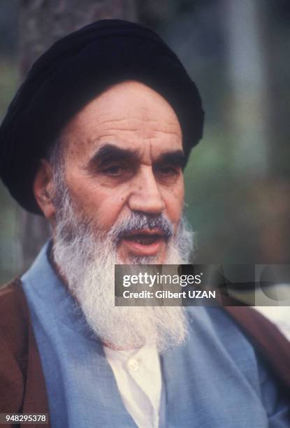 Portrait de l'ayatollah Khomeini, circa 1970, en France.