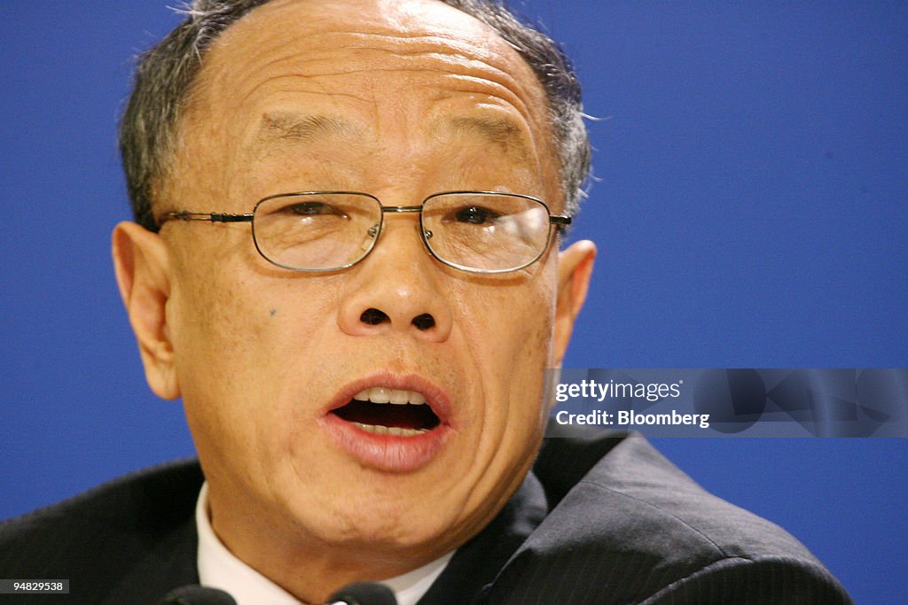 China's Foreign Minister Li Zhaoxing speaks at a press confe