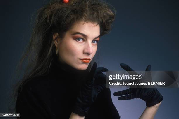 Close up Elli Medeiros, chanteuse, le 9 février 1987 à Paris, France.