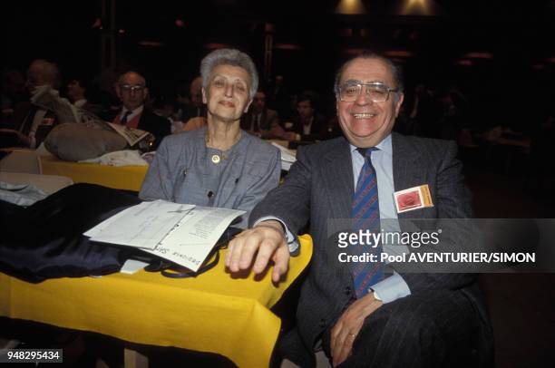 Pierre Bérégovoy et son épouse Gilberte au congrès du Parti socialiste le 5 avril 1987 à Lille, France.