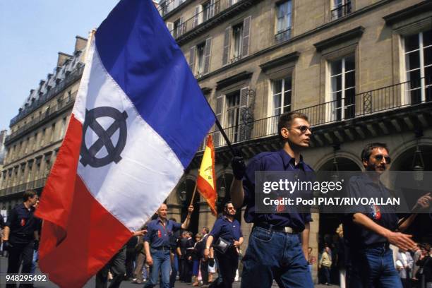 Extrême-droite rassemblée Place des Pyramides pour la fête de Jeanne d'Arc le 10 mai 1987 à Paris, France.