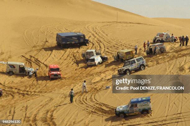 La course automobile du Rallye du Paris-Dakar en janvier 1988.