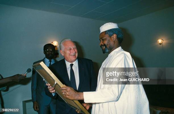 André Giraud et Hissène Habré en janvier 1988, Tchad.